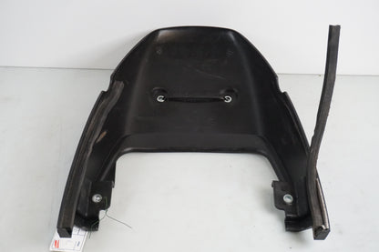 Snett nerifrån på Bakvinge från en Honda XL 650 V -2000 motorcykel.