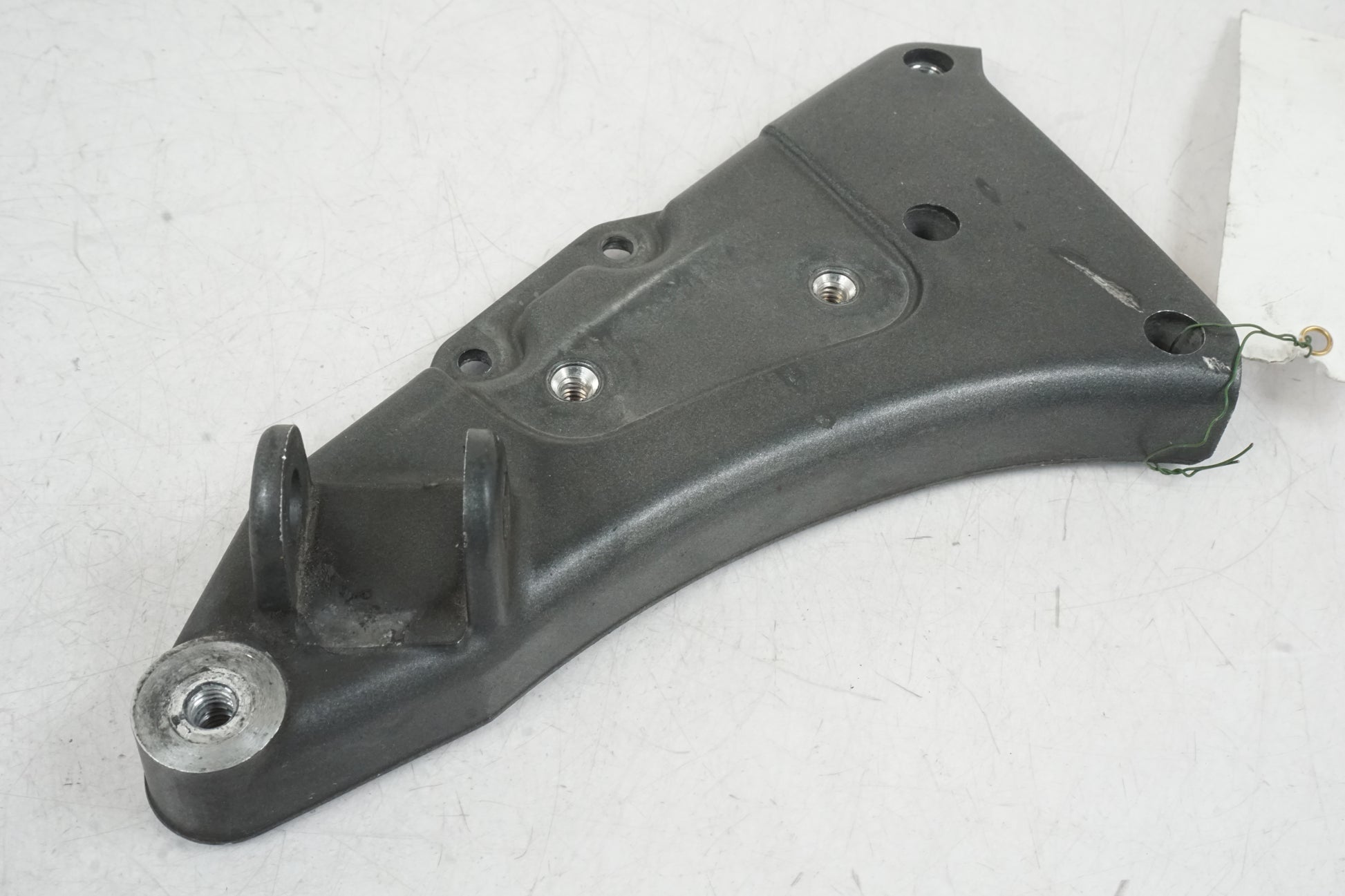 Höger sida på Fotpinnefäste från en Buell XB 12 -2006 motorcykel.