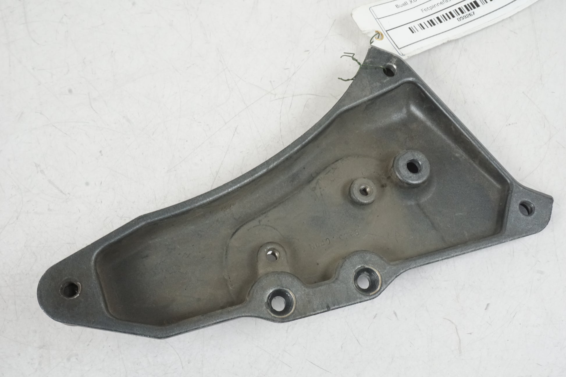 Snett uppifrån på Fotpinnefäste från en Buell XB 12 -2006 motorcykel.