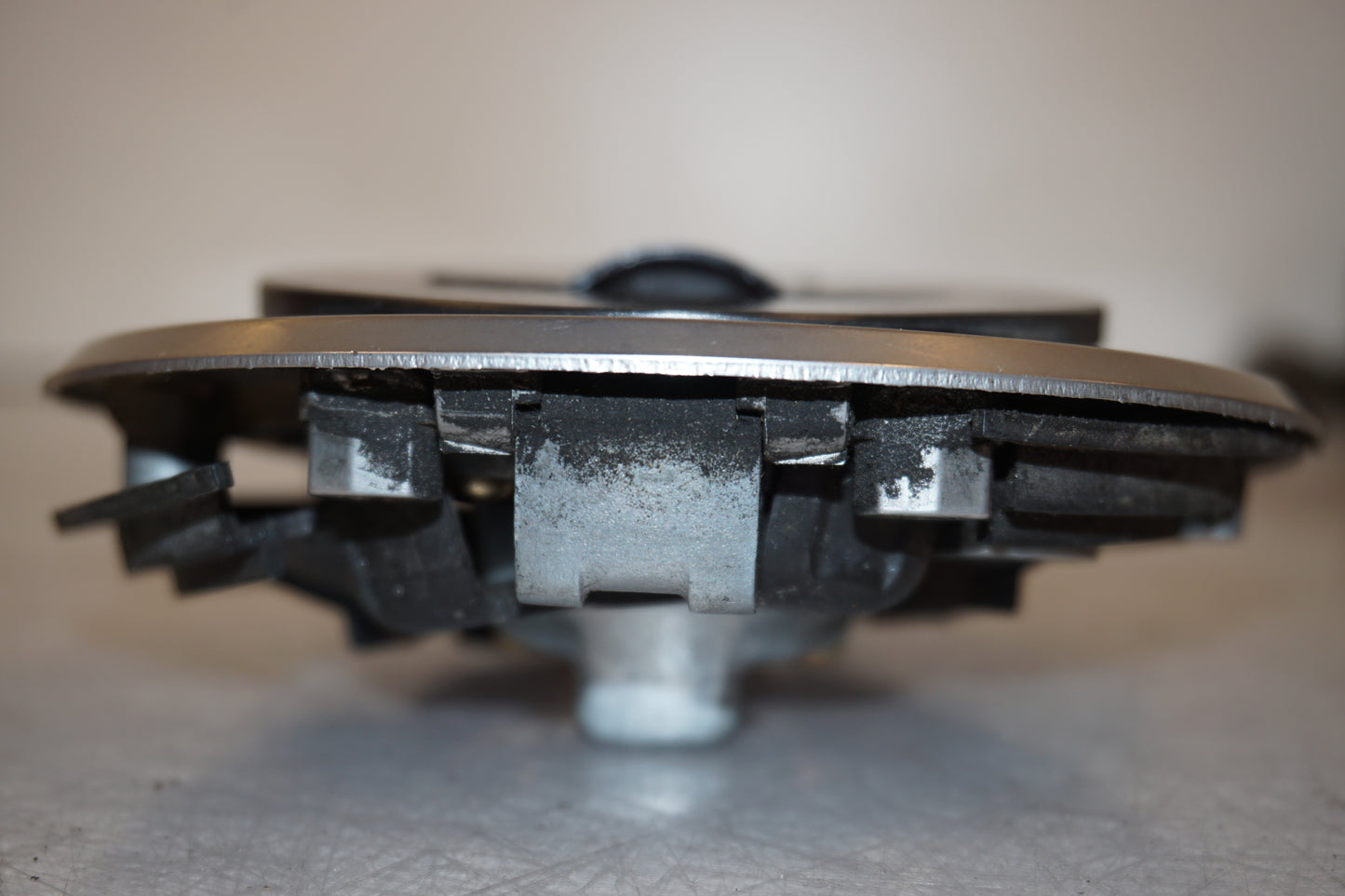 Snett nerifrån på Låssats från en Kawasaki ZZR 1100 -1994 motorcykel.