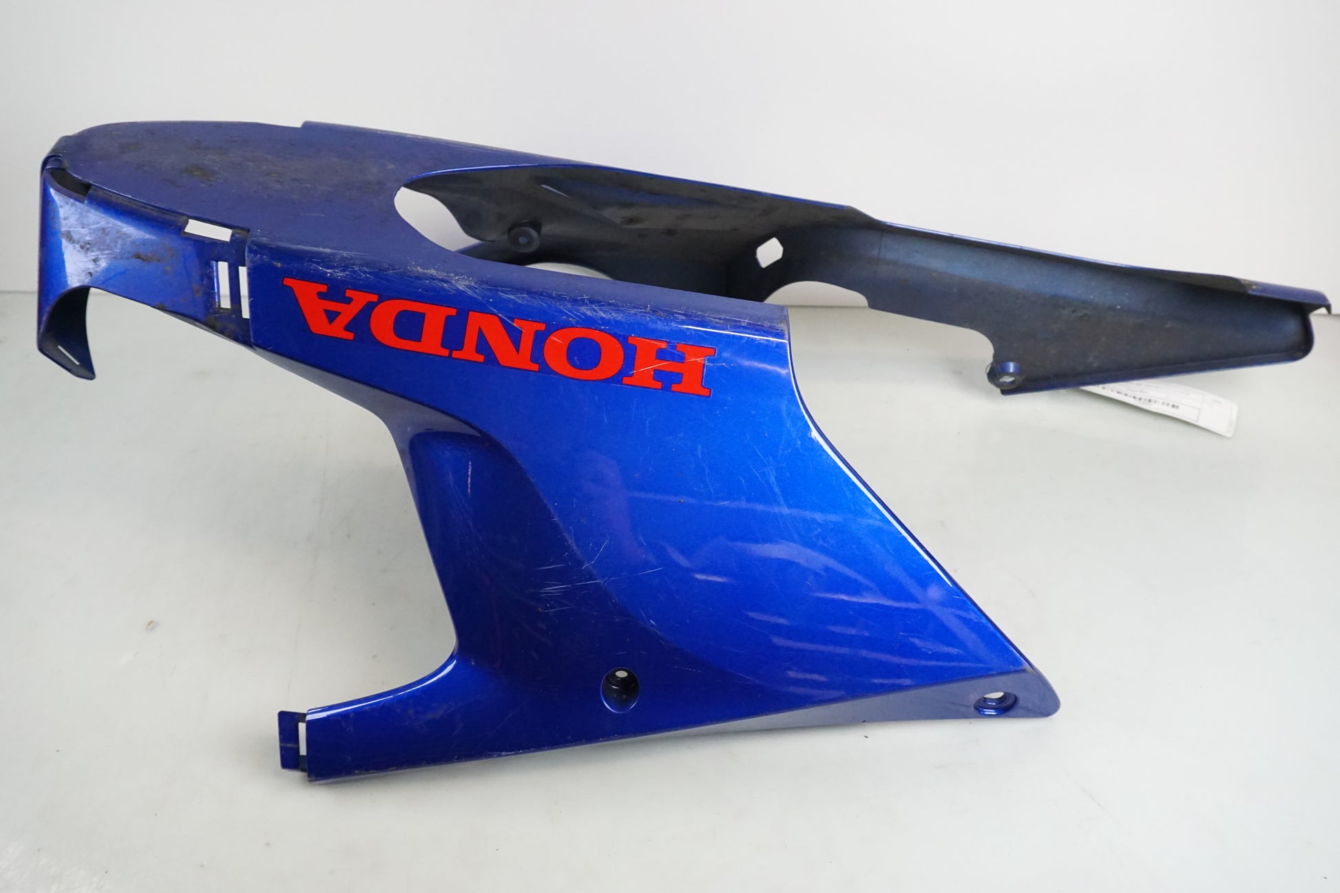 Snett uppifrån på Magkåpa från en Honda CBR 1000 RR -2010 motorcykel.