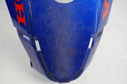 Snett nerifrån på Magkåpa från en Honda CBR 1000 RR -2010 motorcykel.