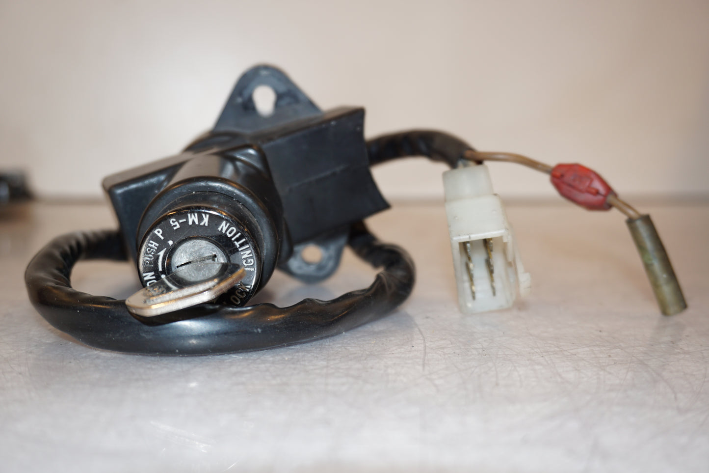 Extrabilder på Låssats från en Kawasaki ZZR 1100 -1994 motorcykel.