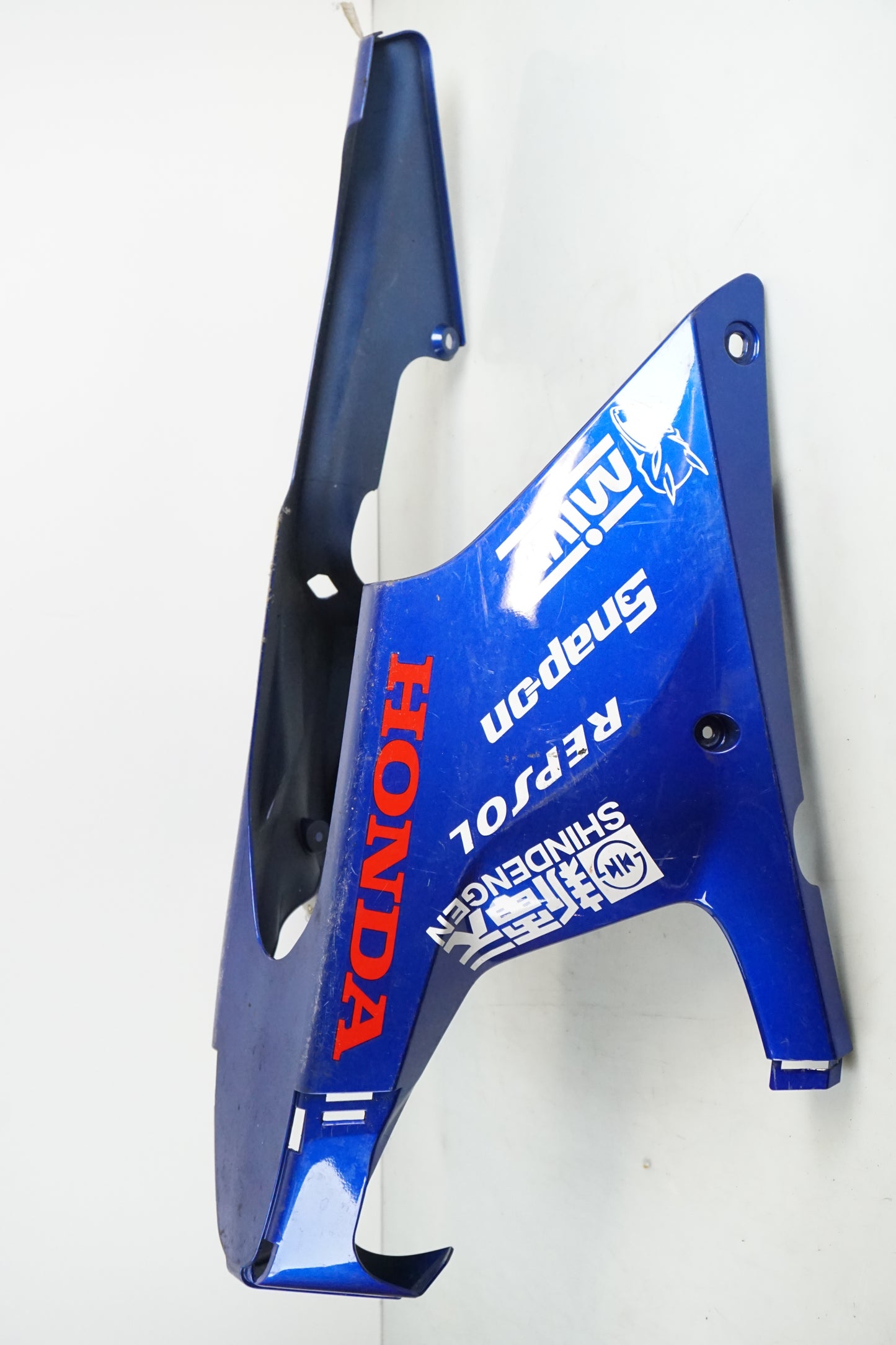 Baksidan på Magkåpa från en Honda CBR 1000 RR -2010 motorcykel.