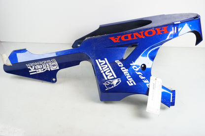 Höger sida på Magkåpa från en Honda CBR 1000 RR -2010 motorcykel.