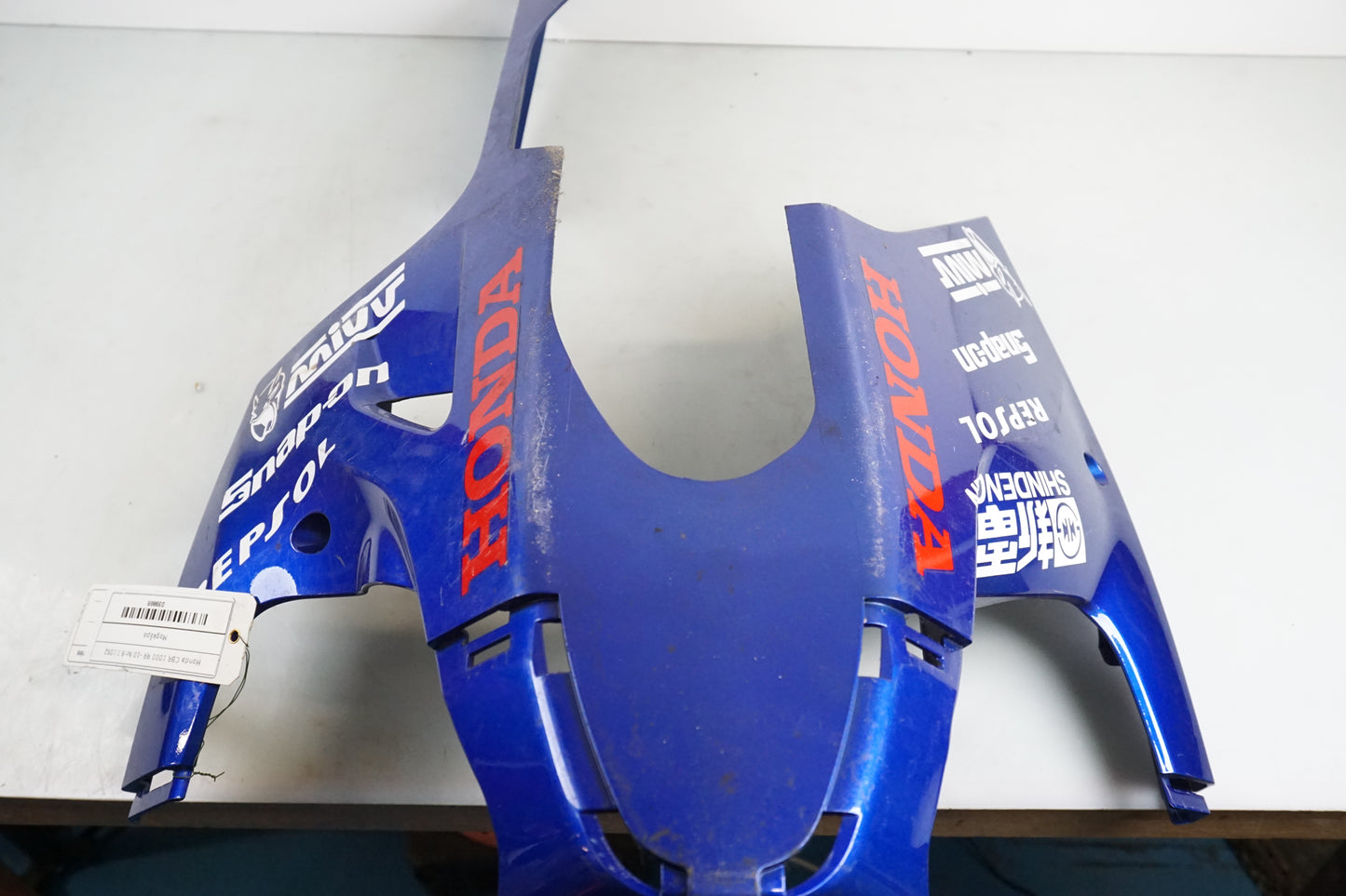 Snett uppifrån på Magkåpa från en Honda CBR 1000 RR -2010 motorcykel.