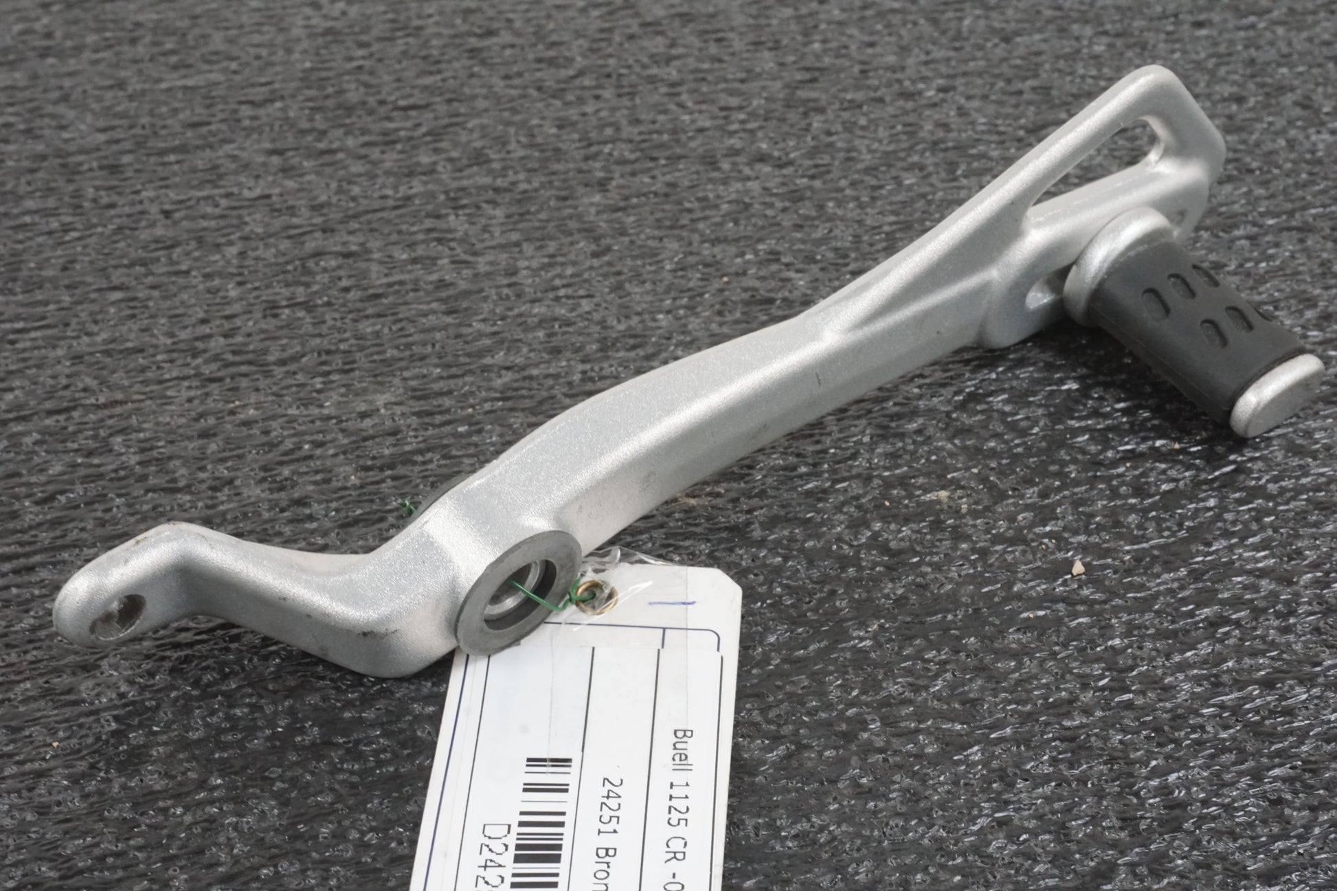 Framsidan på Bromspedal från en Buell 1125 CR -2009 motorcykel.