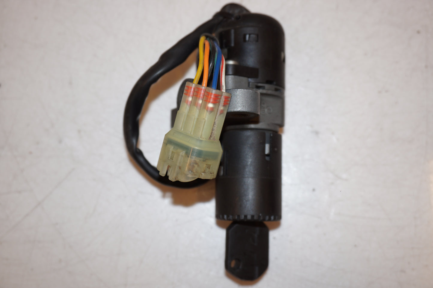 Baksidan på Låssats från en KTM 990 Adventure -2007 motorcykel.