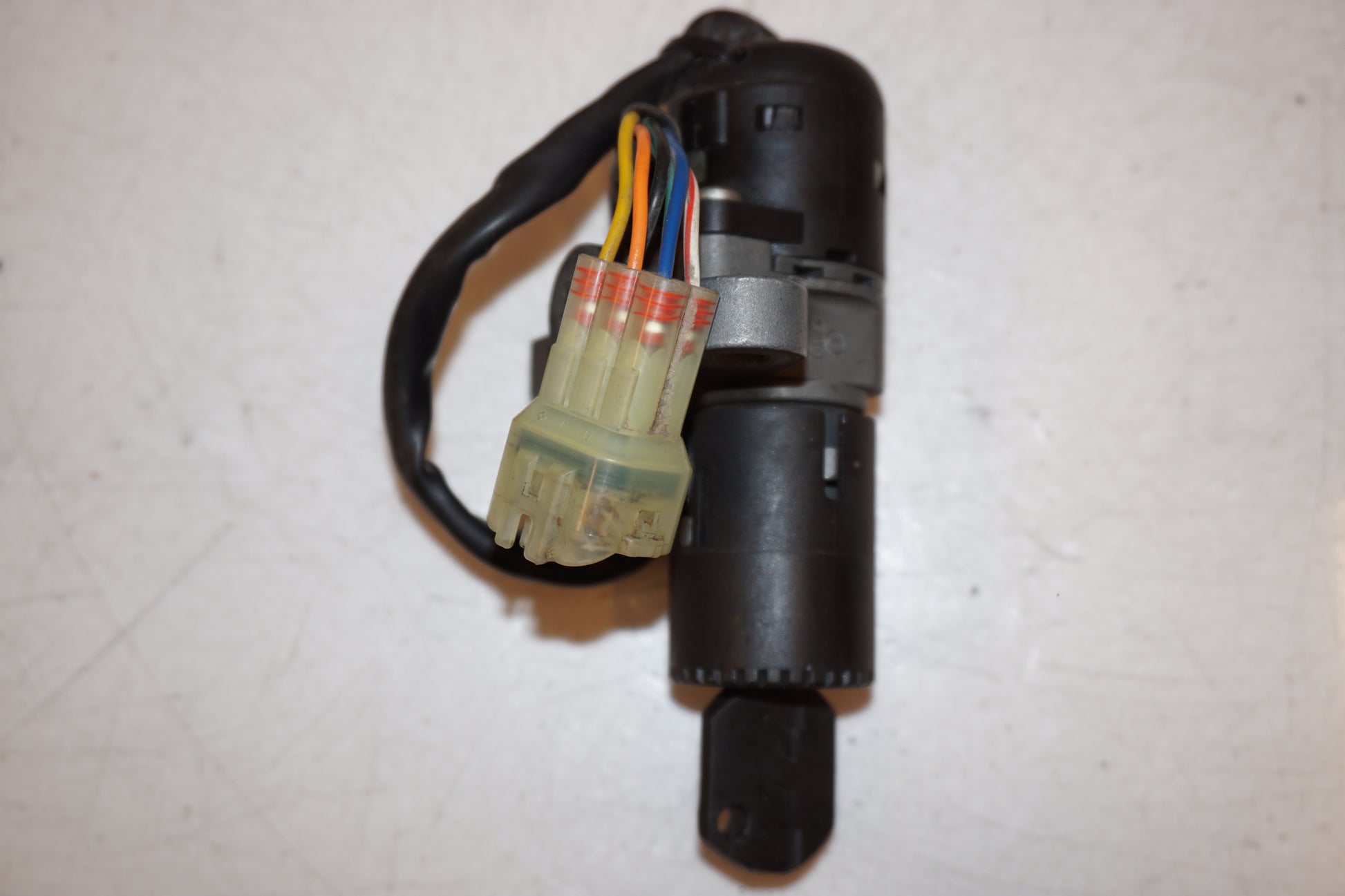 Baksidan på Låssats från en KTM 990 Adventure -2007 motorcykel.