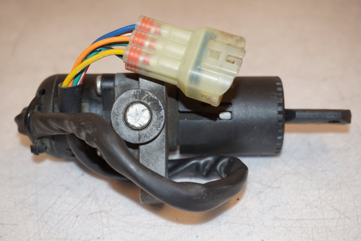 Vänster sida på Låssats från en KTM 990 Adventure -2007 motorcykel.