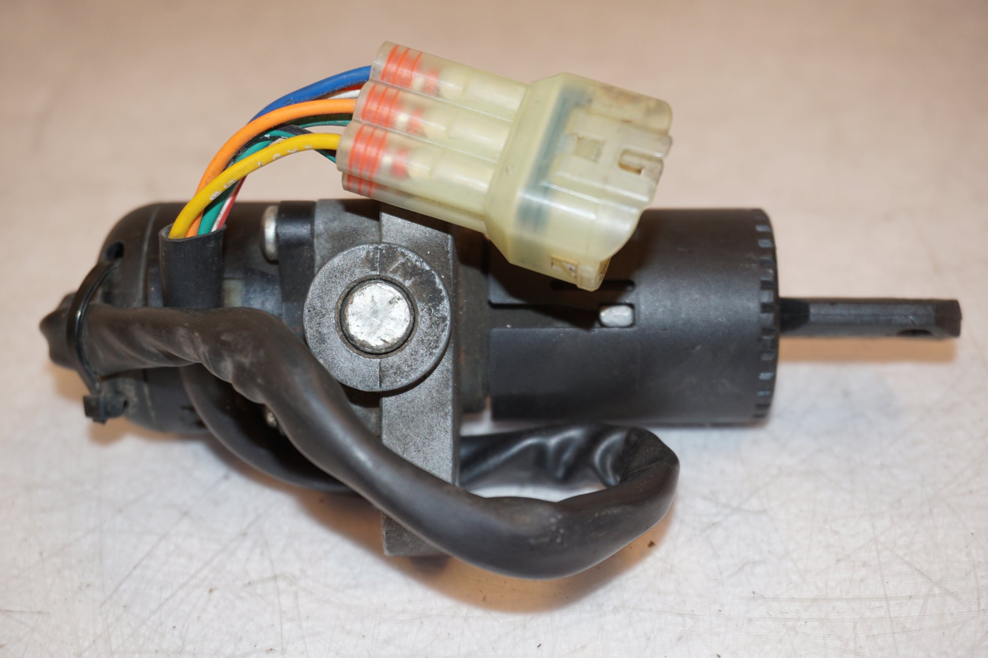 Vänster sida på Låssats från en KTM 990 Adventure -2007 motorcykel.