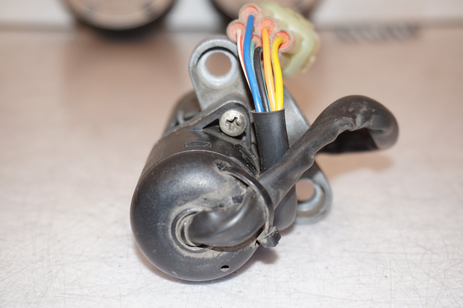 Snett uppifrån på Låssats från en KTM 990 Adventure -2007 motorcykel.