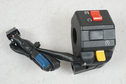 Framsidan på Styrelreglage från en Buell 1125 CR -2009 motorcykel.