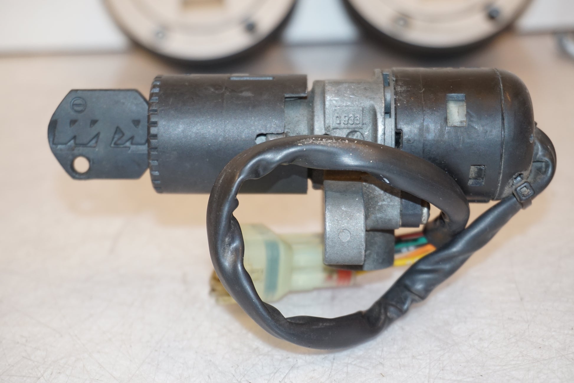 Extrabild1 på Låssats från en KTM 990 Adventure -2007 motorcykel.