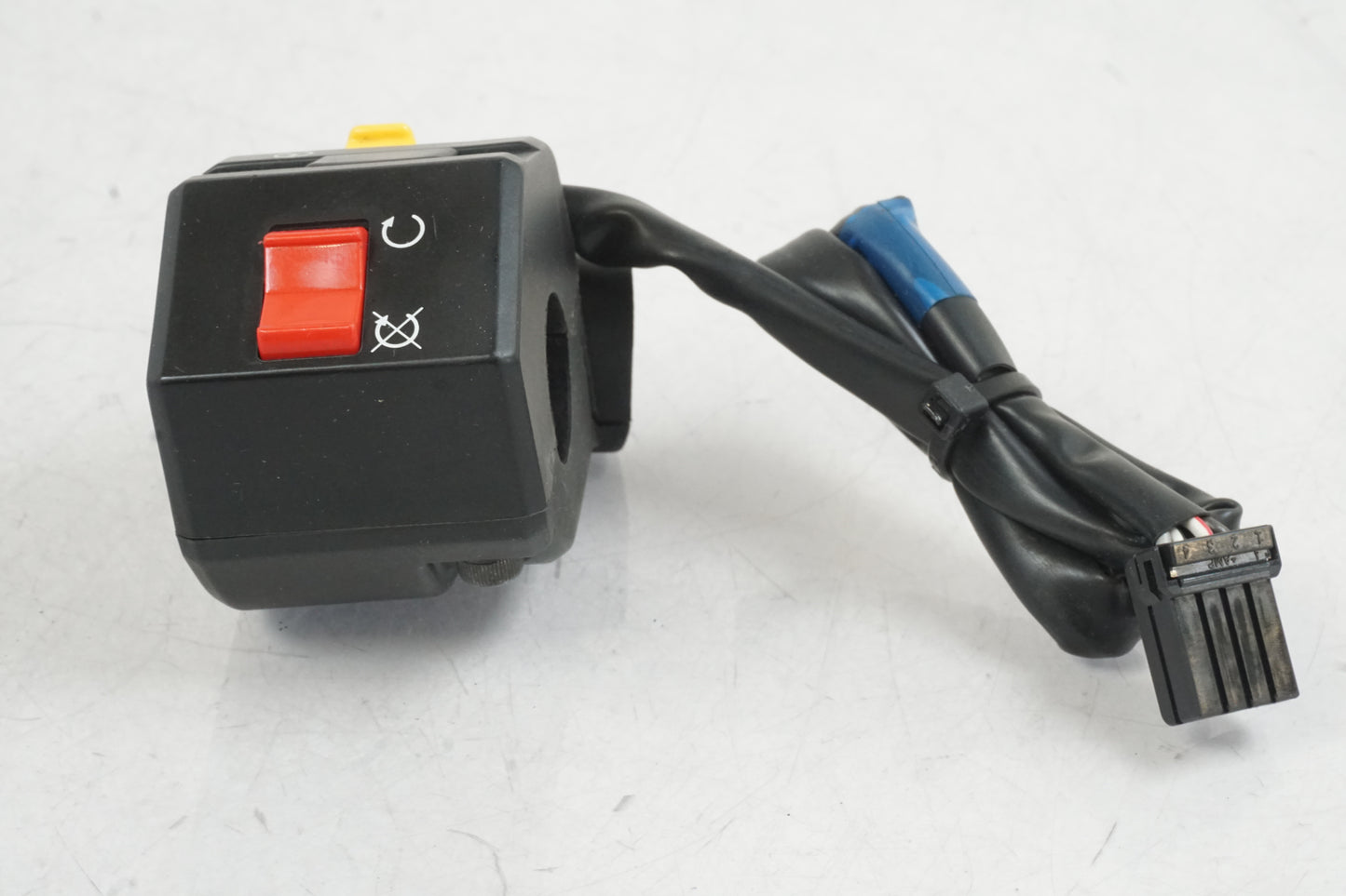 Höger sida på Styrelreglage från en Buell 1125 CR -2009 motorcykel.