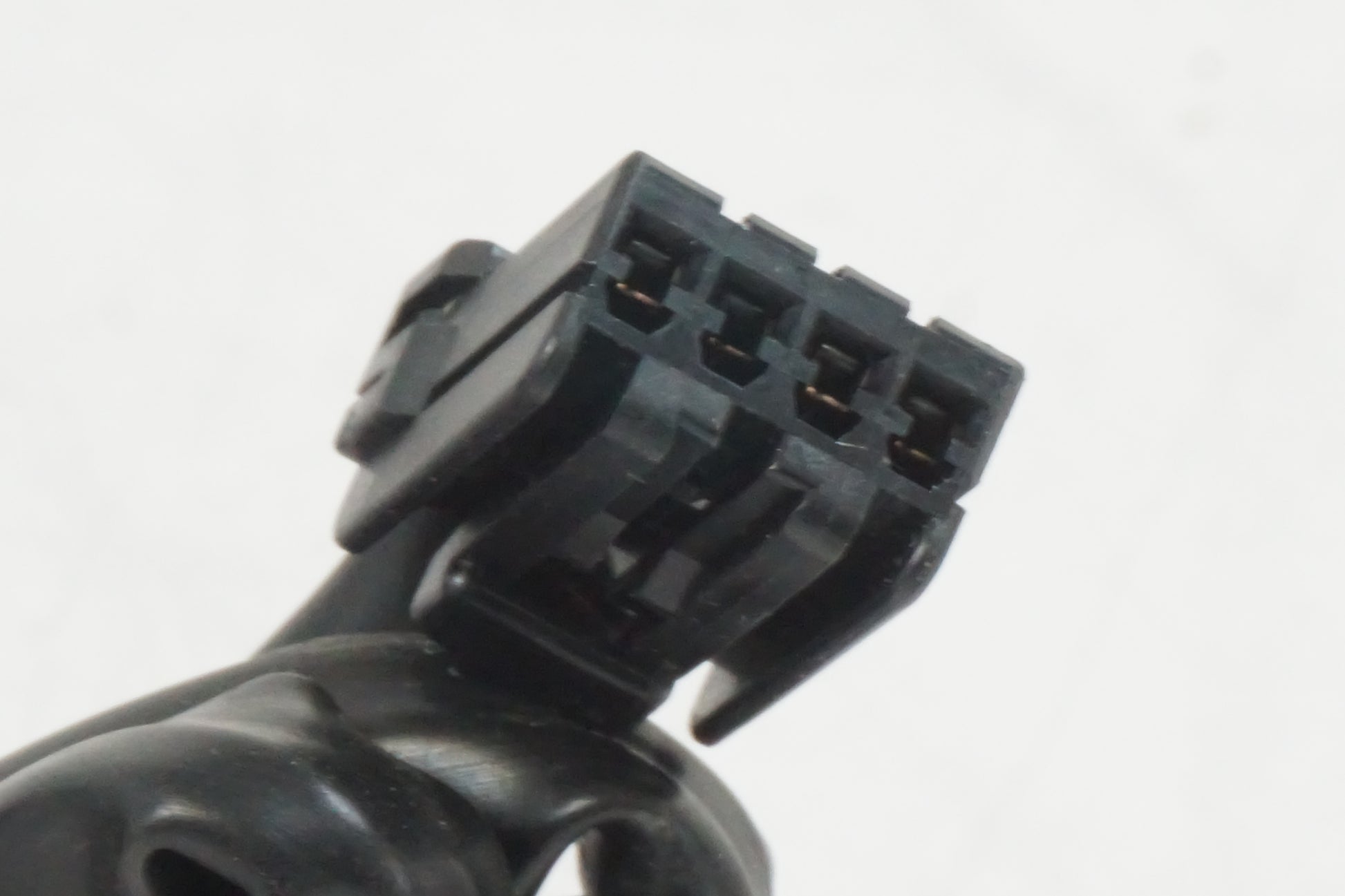 Snett uppifrån på Styrelreglage från en Buell 1125 CR -2009 motorcykel.