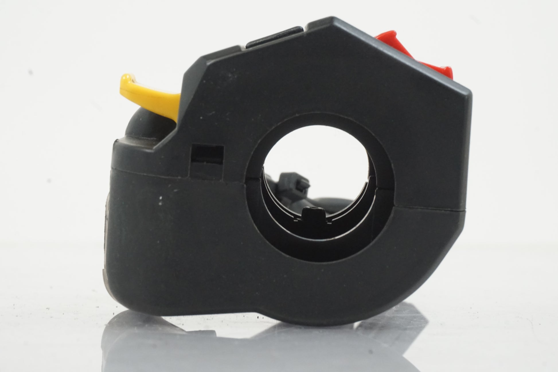 Extrabild1 på Styrelreglage från en Buell 1125 CR -2009 motorcykel.