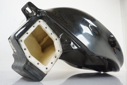 Höger sida på Bensintank från en Triumph Speed Triple -2005 motorcykel.