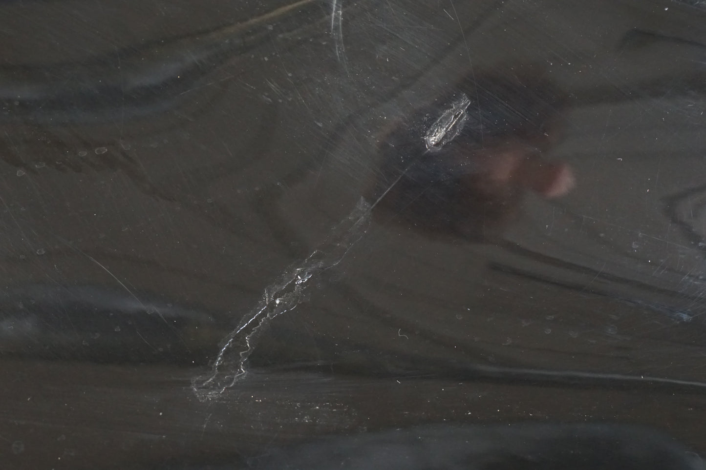 Snett uppifrån på Bensintank från en Triumph Speed Triple -2005 motorcykel.