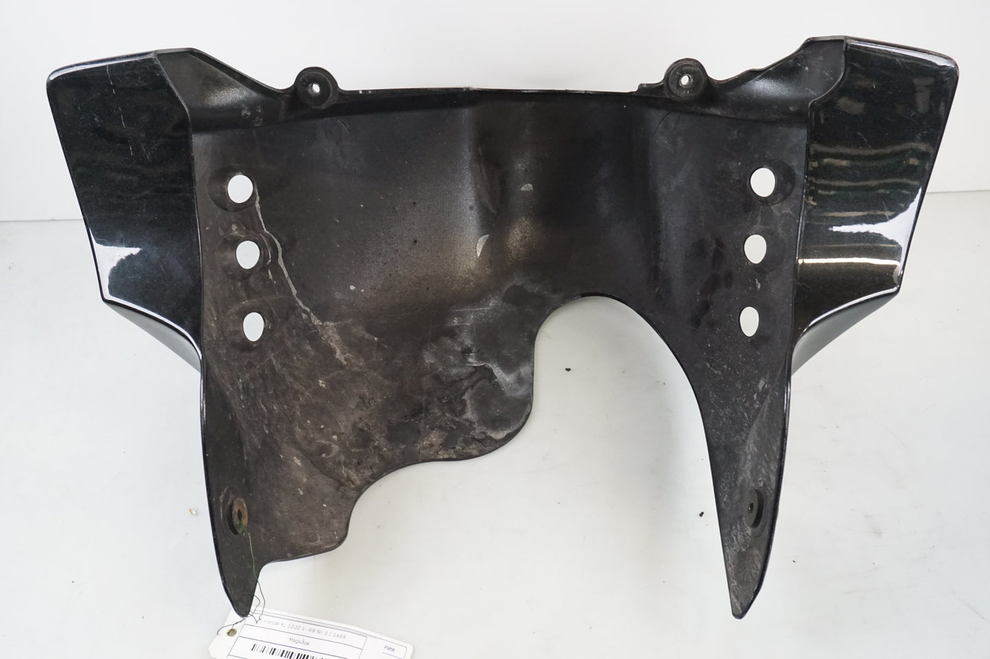 Snett nerifrån på Magkåpa från en Honda XL 1000 V -1999 motorcykel.