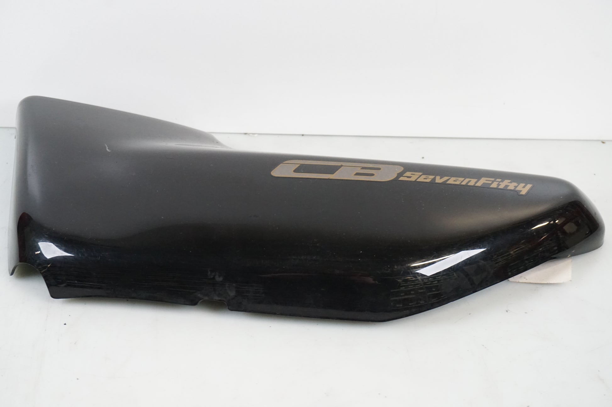 Baksidan på Sidopanel från en Honda CB 750 SF -1999 motorcykel.