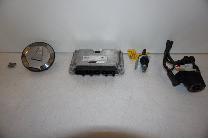 Framsidan på Låssats från en Aprilia Tuono V4R -2018 motorcykel.