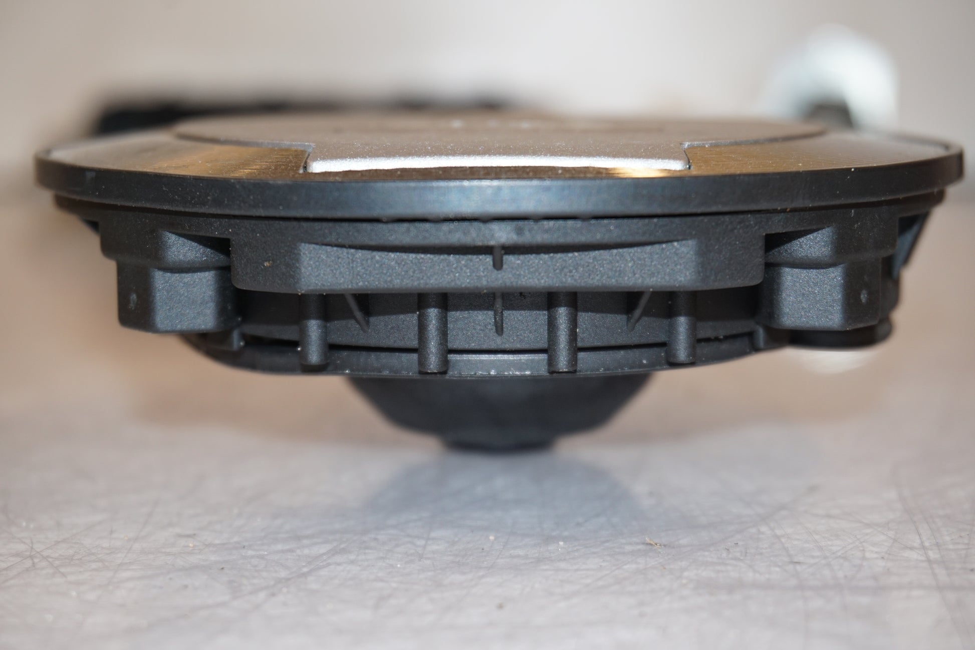 Vänster sida på Låssats från en Aprilia Tuono V4R -2018 motorcykel.