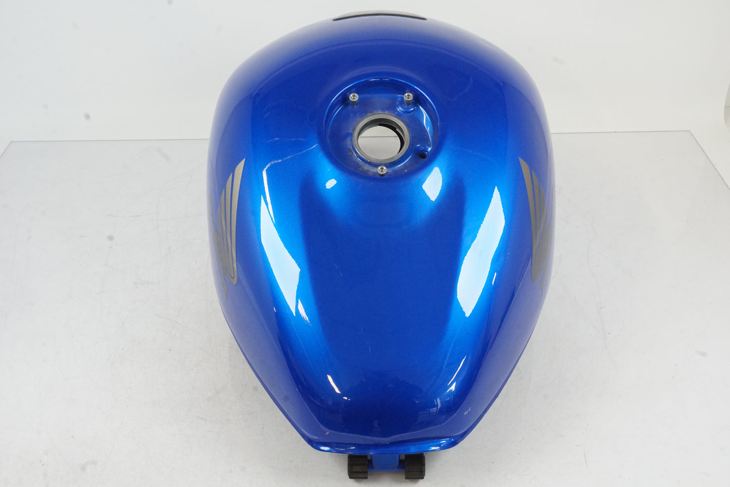 Extrabild2 på Bensintank från en Honda CBR 1100 XX -2000 motorcykel.