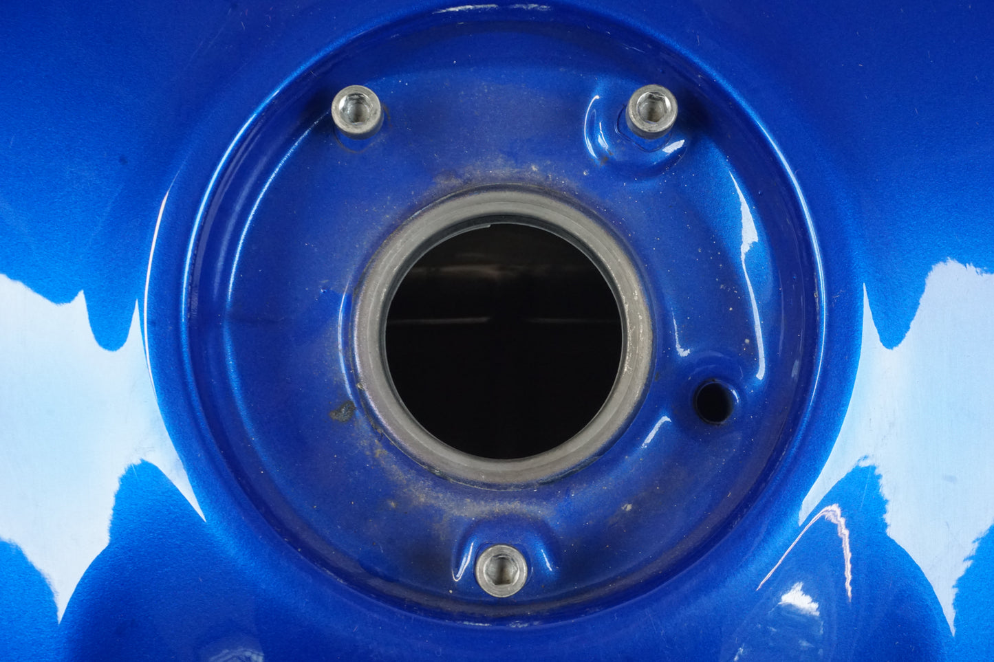 Extrabild4 på Bensintank från en Honda CBR 1100 XX -2000 motorcykel.