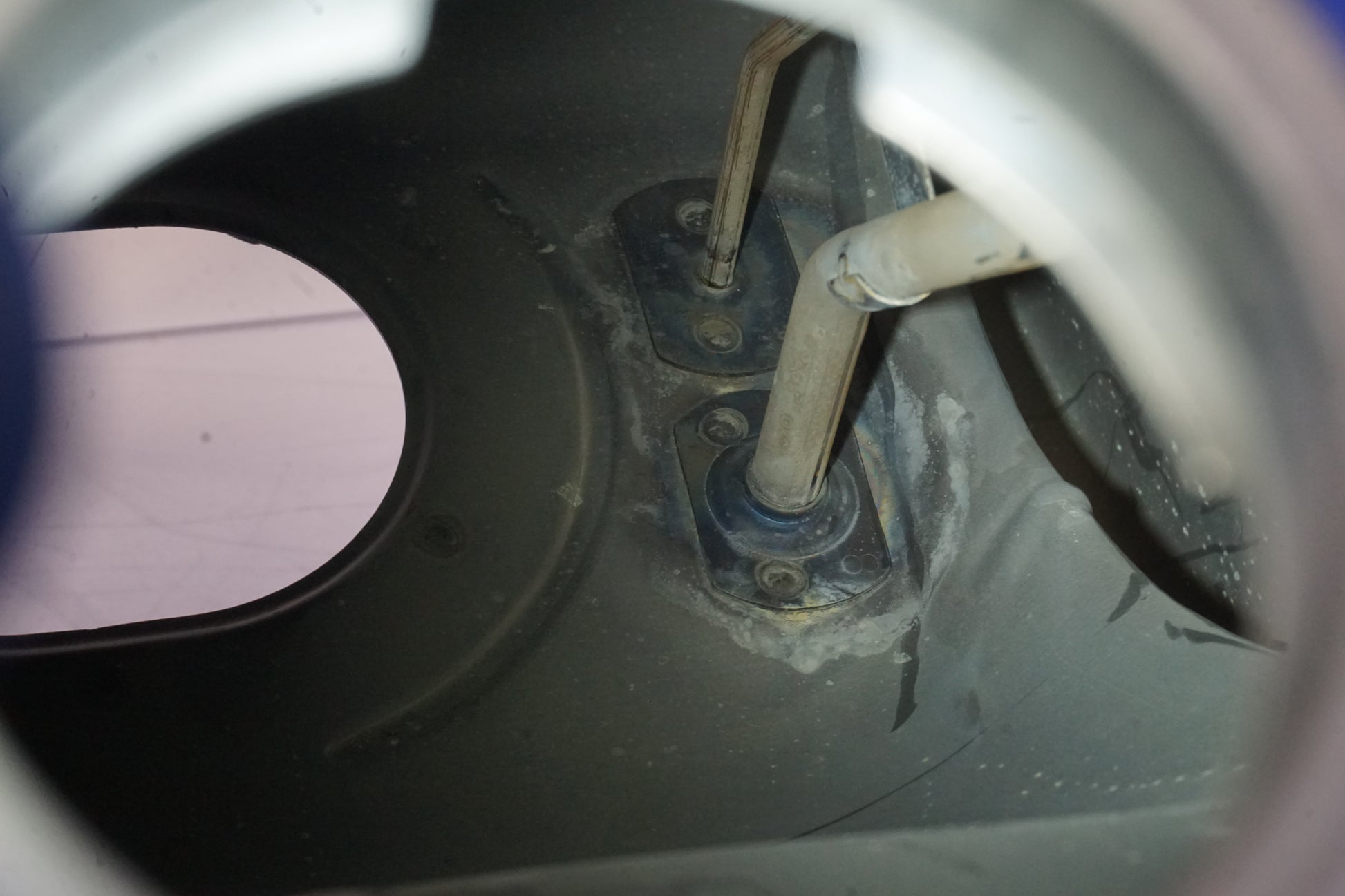 Extrabild5 på Bensintank från en Honda CBR 1100 XX -2000 motorcykel.