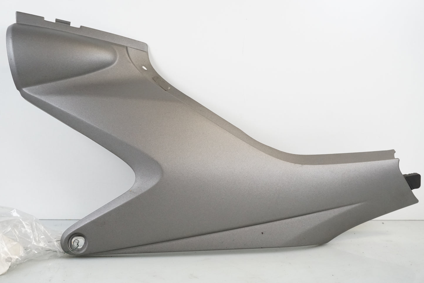 Framsidan på Sidopanel från en Honda CB 600 Hornet -2005 motorcykel.