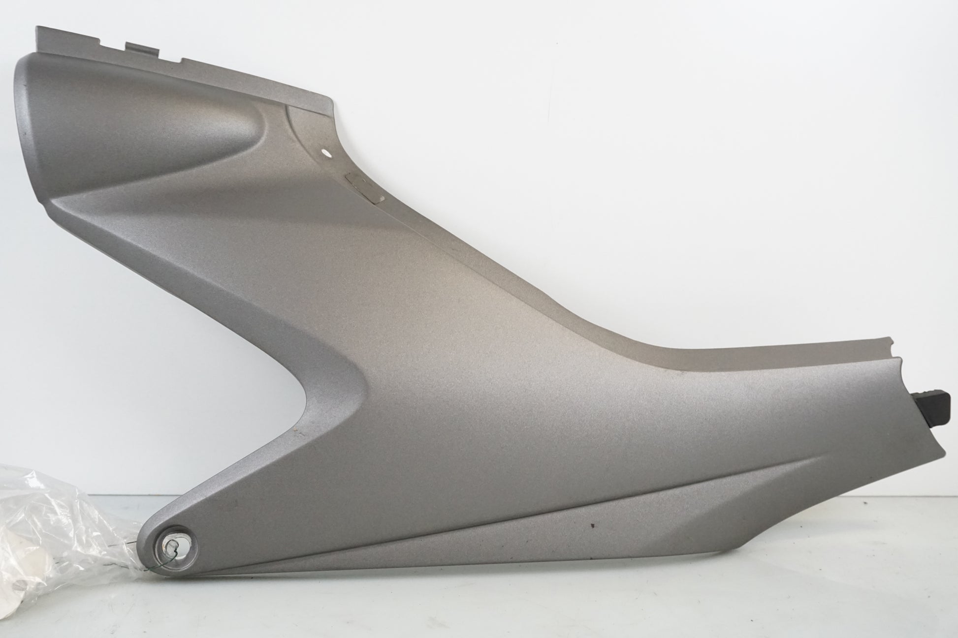 Framsidan på Sidopanel från en Honda CB 600 Hornet -2005 motorcykel.