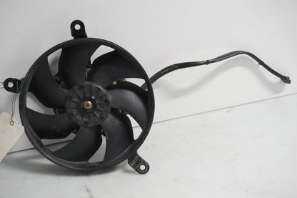 Framsidan på Vattenkylfläkt från en Honda CB 1300 F -2003 motorcykel.