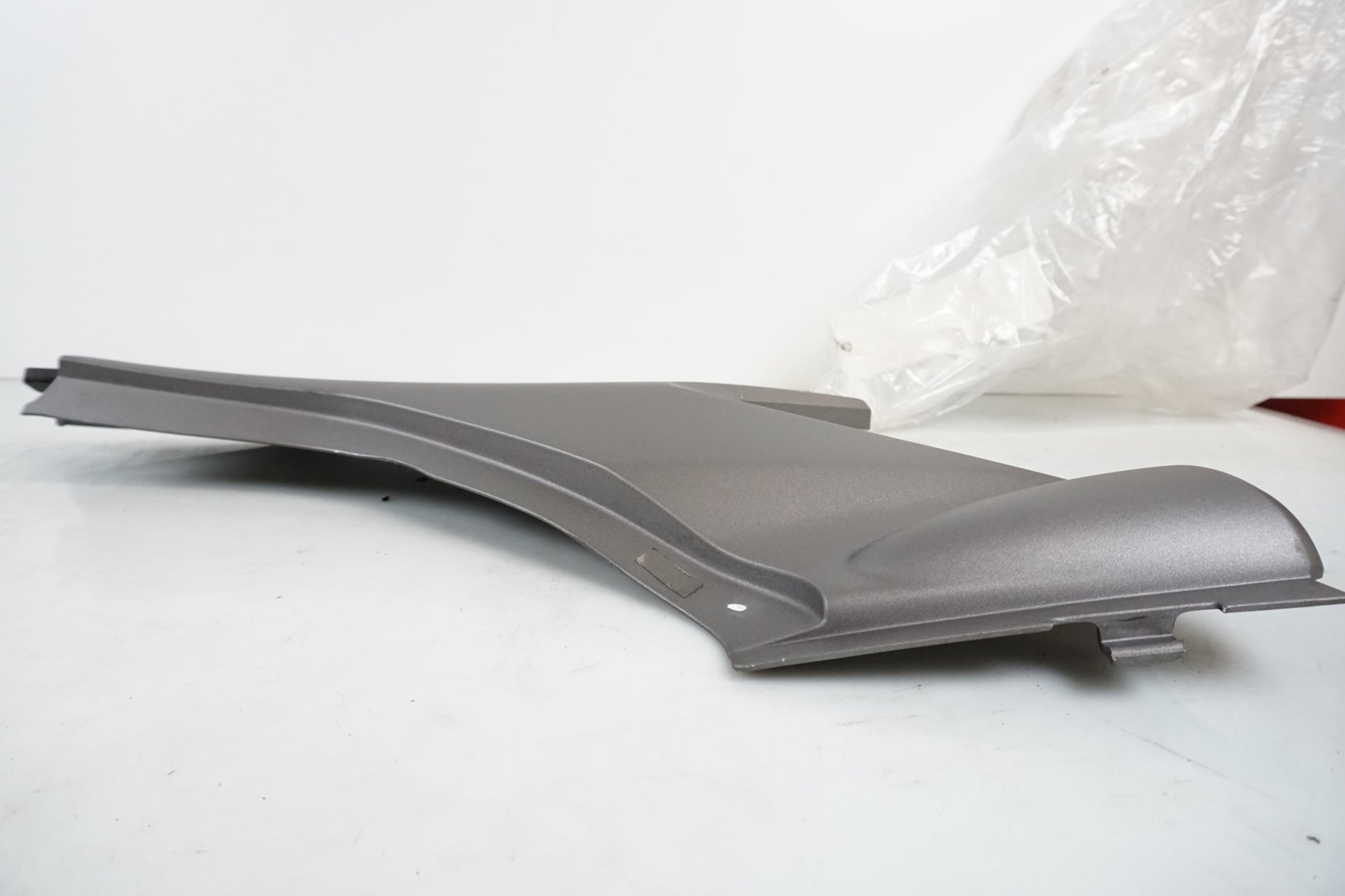 Vänster sida på Sidopanel från en Honda CB 600 Hornet -2005 motorcykel.