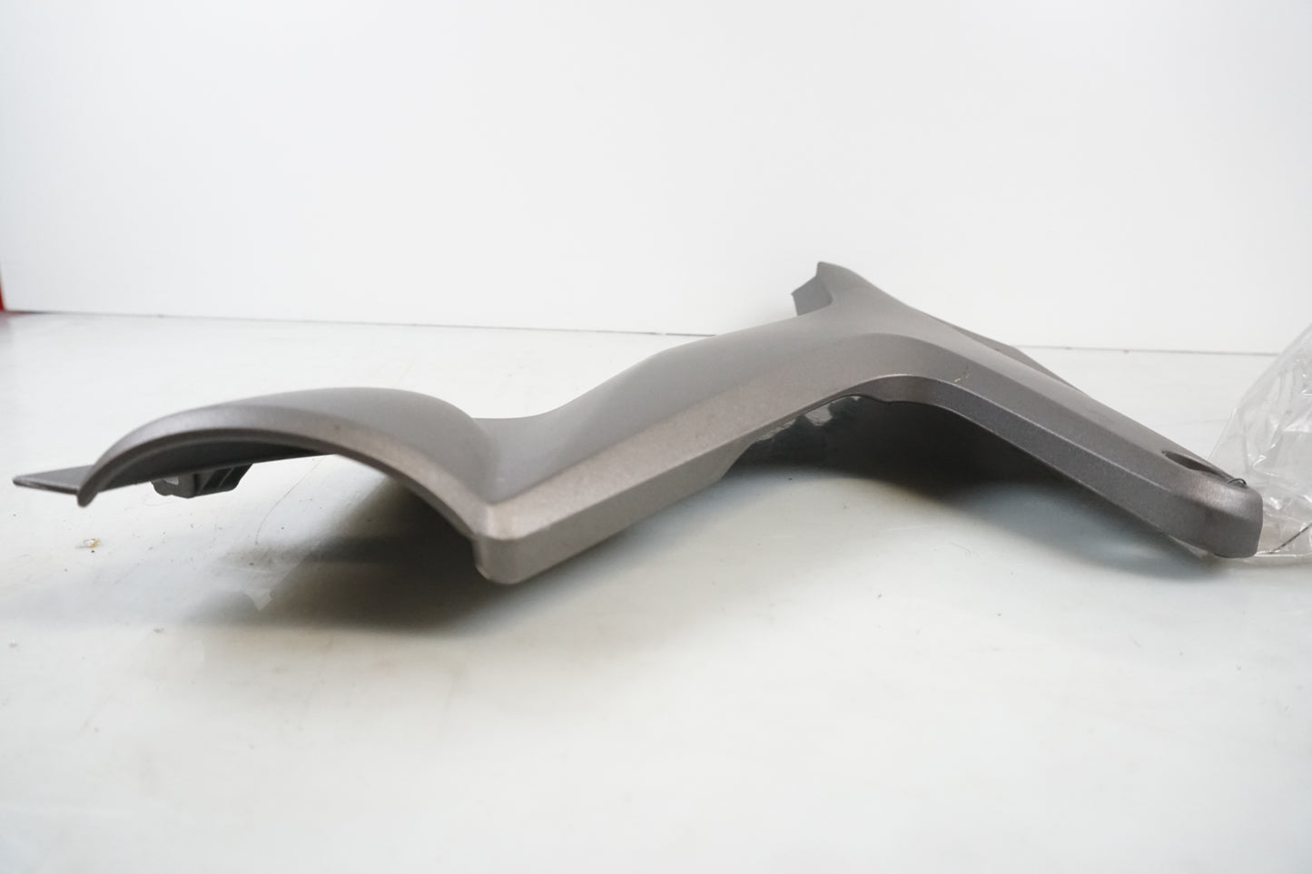 Snett uppifrån på Sidopanel från en Honda CB 600 Hornet -2005 motorcykel.