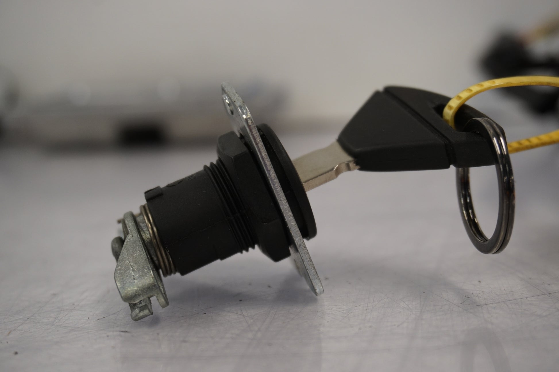 Extrabilder på Låssats från en Aprilia Tuono V4R -2018 motorcykel.