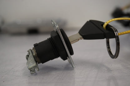 Extrabilder på Låssats från en Aprilia Tuono V4R -2018 motorcykel.