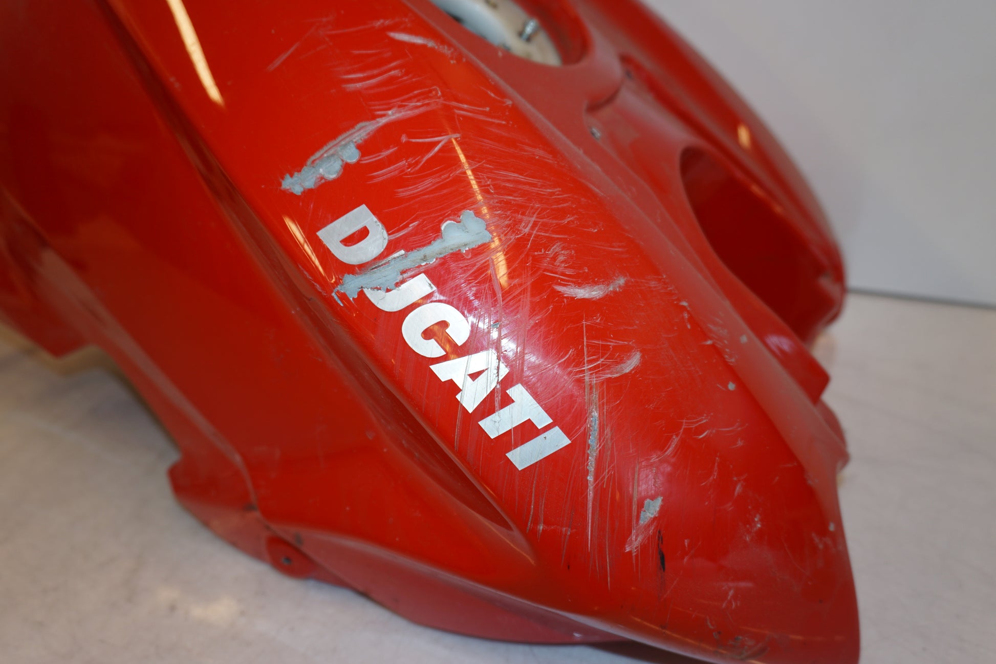 Extrabild1 på Bensintank från en Ducati Streetfighter 1098 -2010 motorcykel.