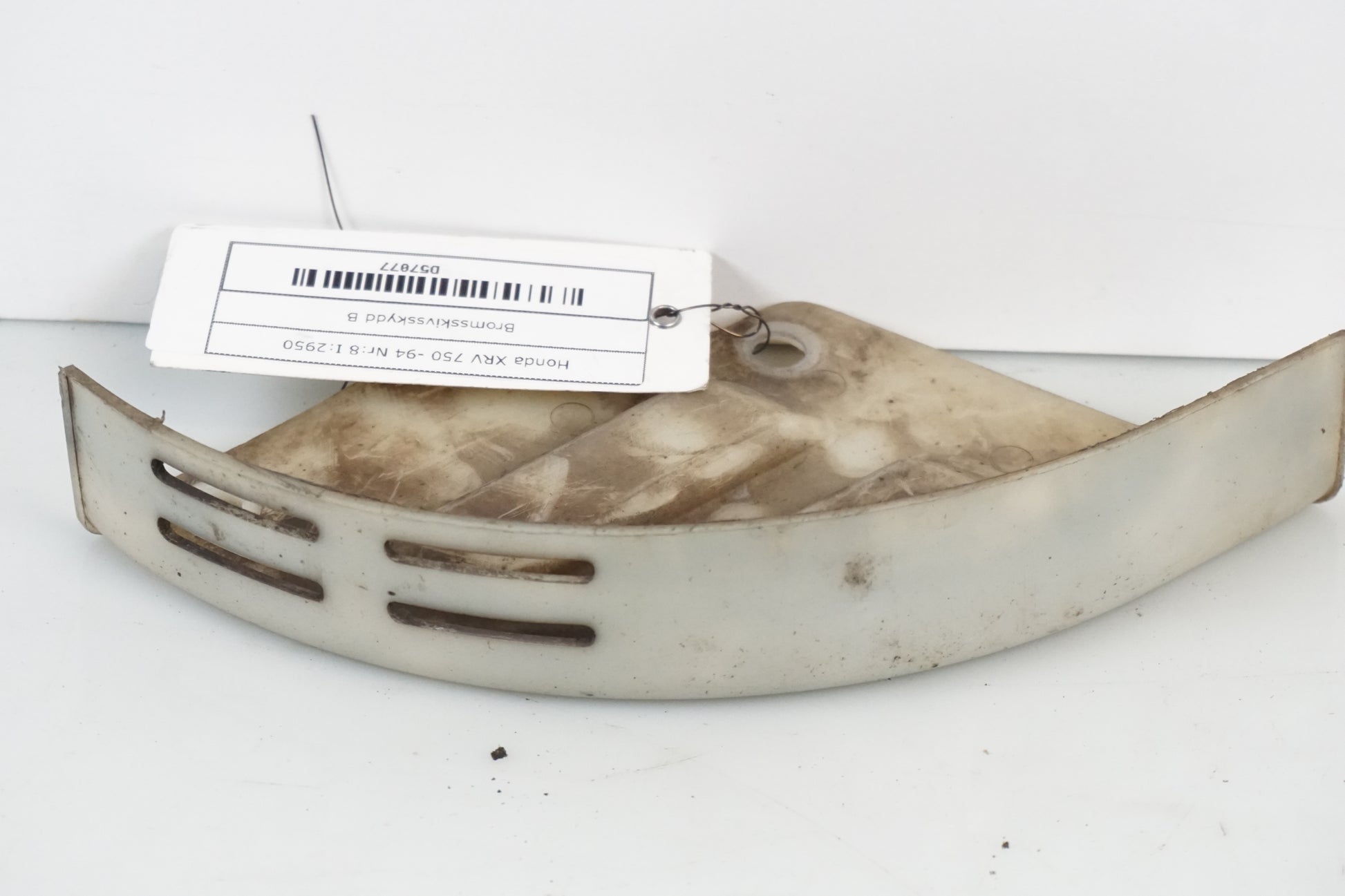 Höger sida på Bromsskivsskydd från en Honda XRV 750 -1994 motorcykel.