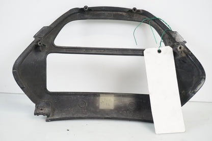 Snett nerifrån på Baklampplast från en Honda CBR 900 RR -1996 motorcykel.