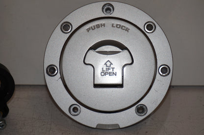 Snett nerifrån på Låssats från en Honda VTR 1000 F -2001 motorcykel.