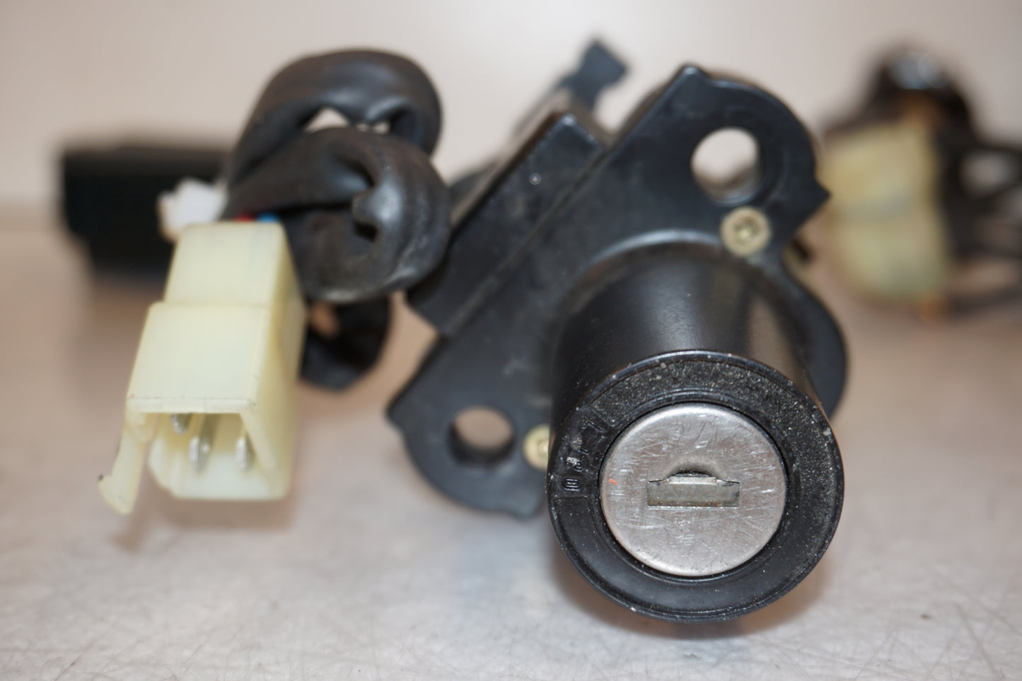 Extrabild2 på Låssats från en Honda VTR 1000 F -2001 motorcykel.