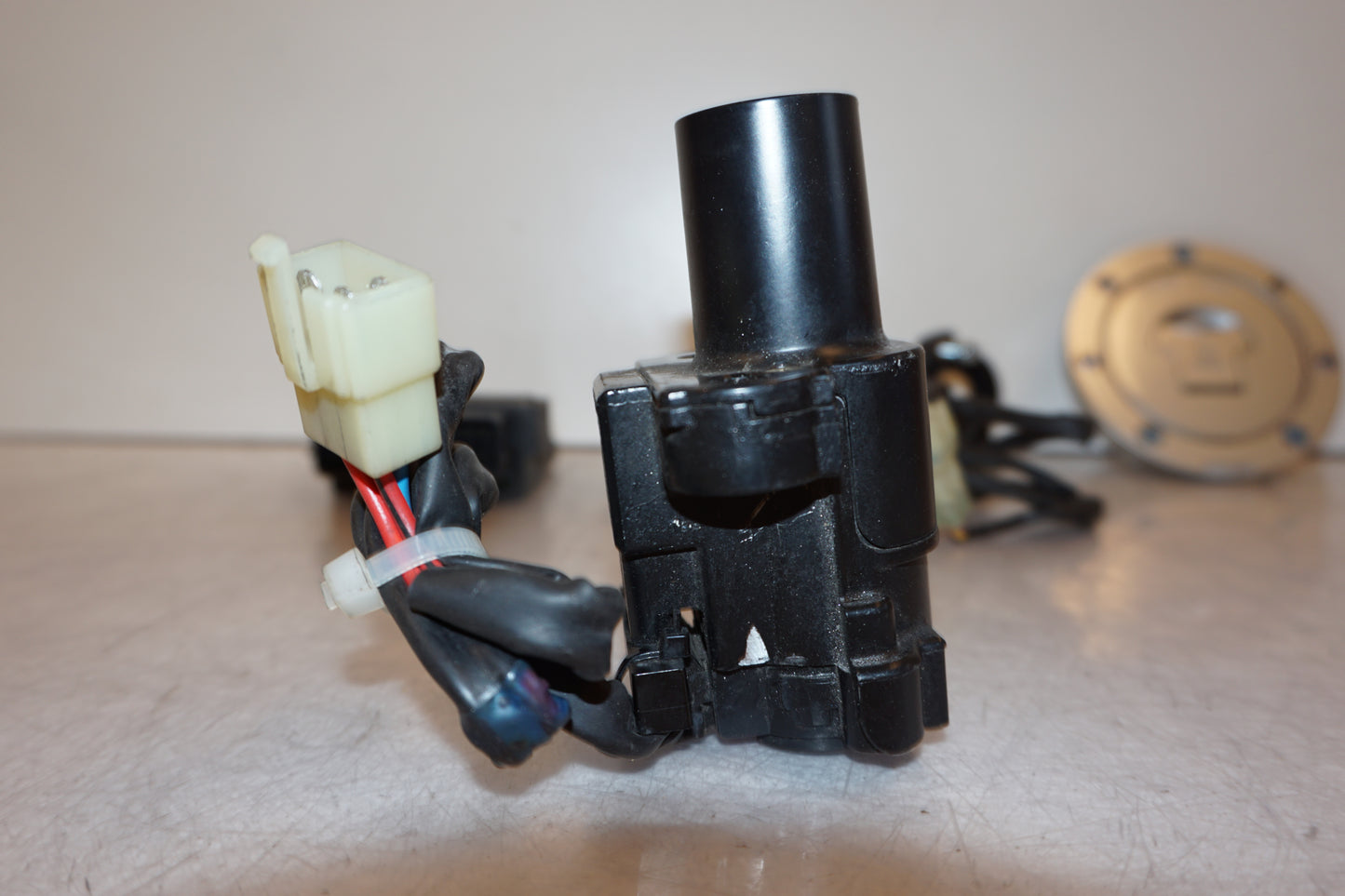 Extrabild7 på Låssats från en Honda VTR 1000 F -2001 motorcykel.