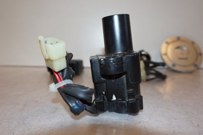 Extrabild7 på Låssats från en Honda VTR 1000 F -2001 motorcykel.