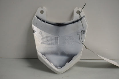 Snett nerifrån på Bakvinge från en Honda CB 500 F -2013 motorcykel.