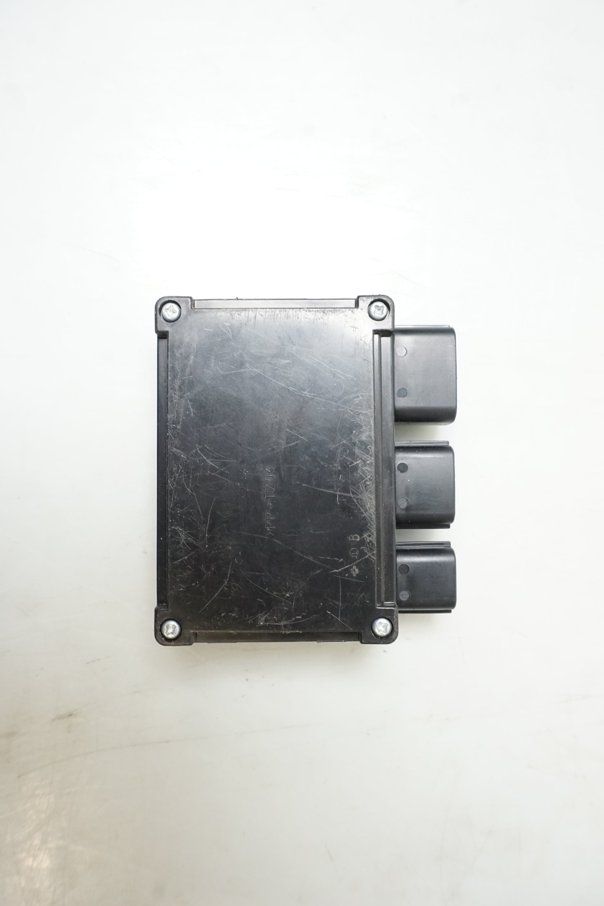 Baksidan på Relä från en Kawasaki ER-6N -2006 motorcykel.