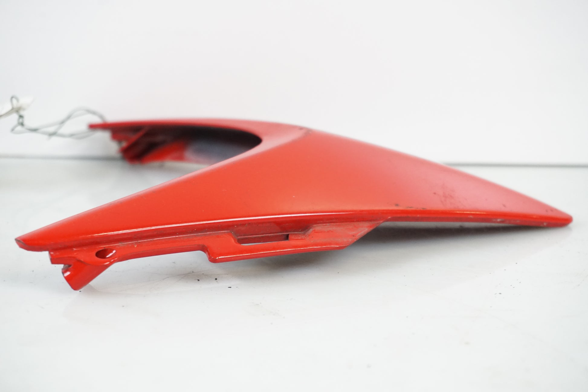 Höger sida på Toppkåpa från en Honda CBR 125 R -2005 motorcykel.