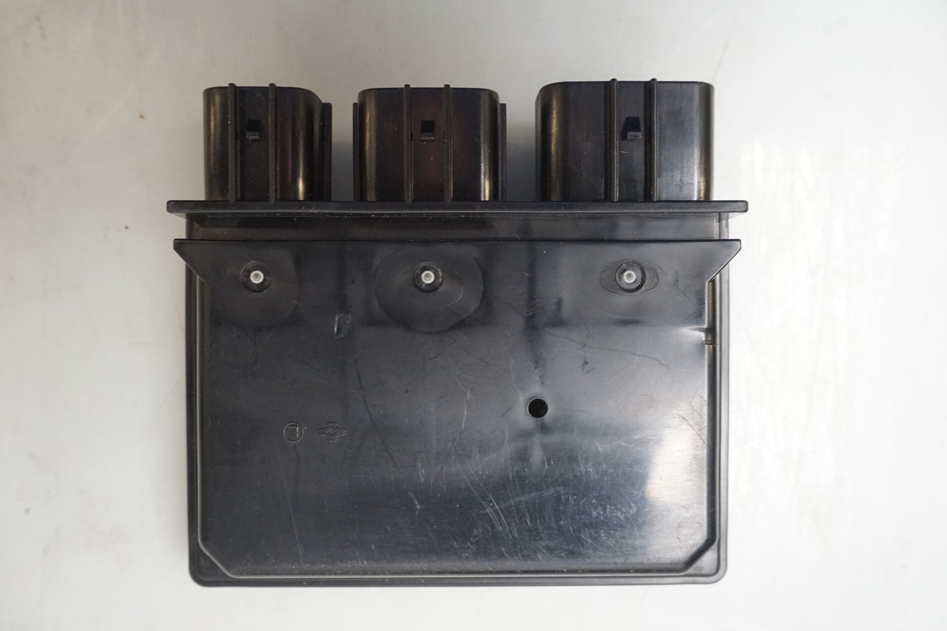 Baksidan på Relay Assy från en Kawasaki Z 750 -2008 motorcykel.