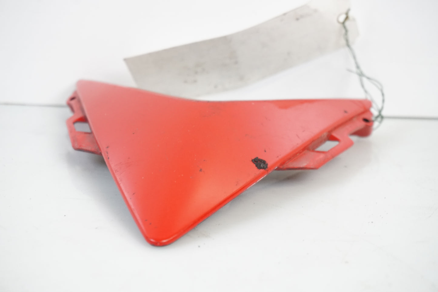 Vänster sida på Toppkåpa från en Honda CBR 125 R -2005 motorcykel.