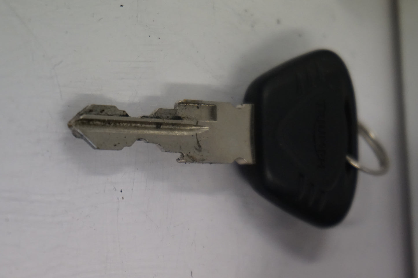 Höger sida på Låssats från en Triumph Speed Triple -2011 motorcykel.